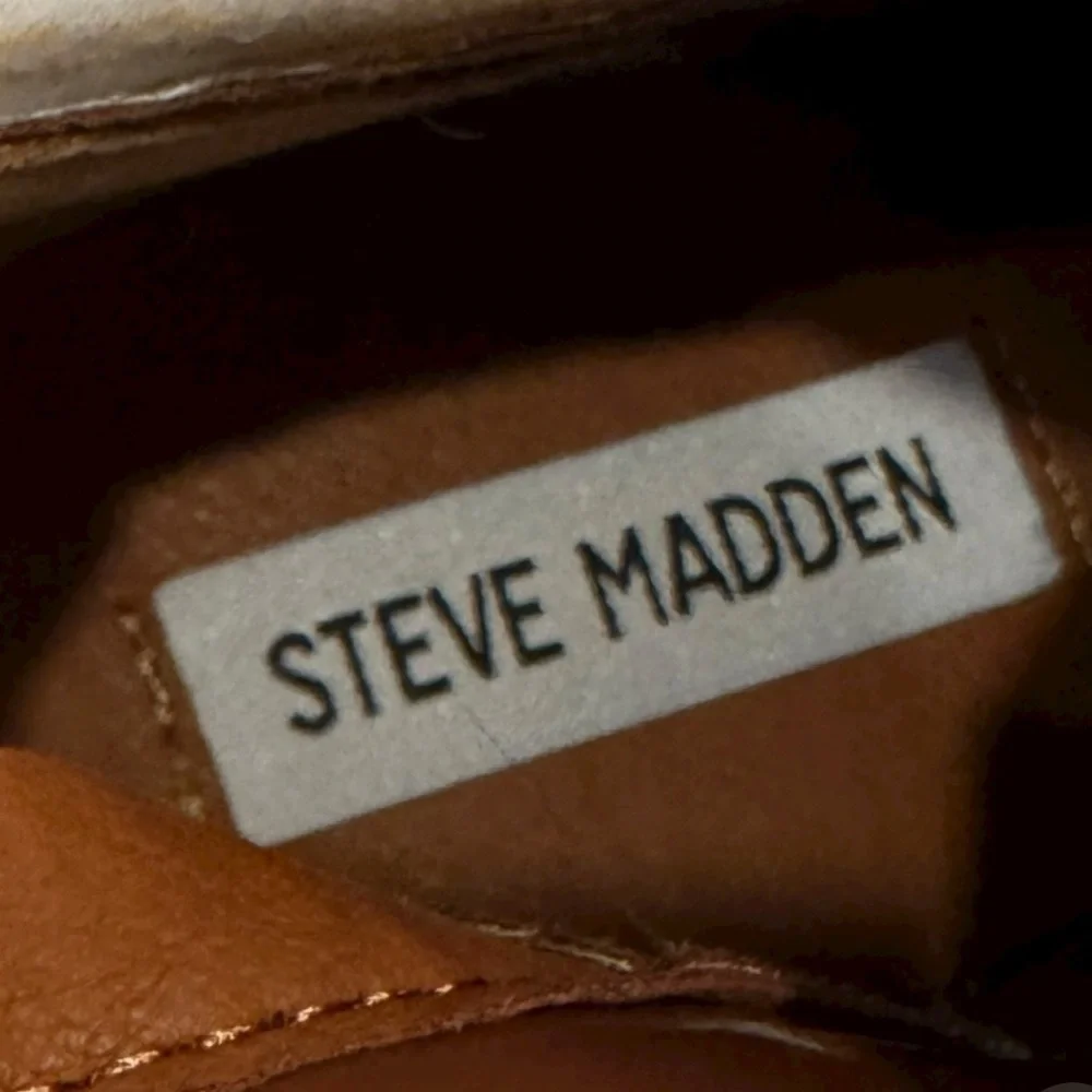 Steve Madden Glossy Brown Heeled Boots - Picture 10 of 11